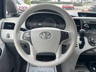 2013 Toyota Sienna LE 7-Passenger Auto Access Seat