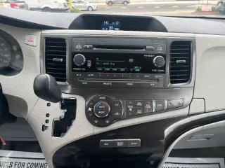 2013 Toyota Sienna LE 7-Passenger Auto Access Seat
