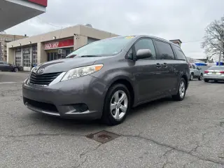 2013 Toyota Sienna LE 7-Passenger Auto Access Seat