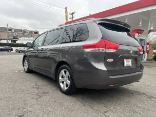 2013 Toyota Sienna LE 7-Passenger Auto Access Seat