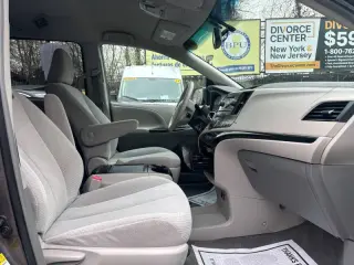 2013 Toyota Sienna LE 7-Passenger Auto Access Seat