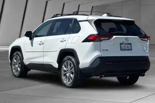 Toyota RAV4 2019 AWD XLE Premium 4dr SUV