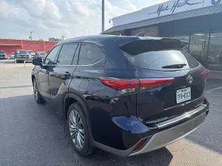 Toyota Highlander 2021 AWD Platinum 4dr SUV