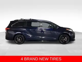 2021 Toyota Sienna XSE 7 Passenger