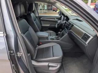 Volkswagen Atlas 2021 V6 SE 4dr SUV w/Technology (midyear release)
