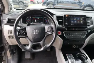 Honda Pilot 2020 AWD Touring 4dr SUV w/Rear Captain's Chairs