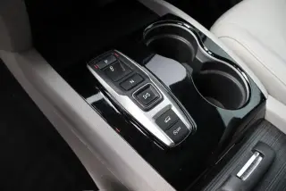 Honda Pilot 2020 AWD Touring 4dr SUV w/Rear Captain's Chairs