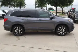 Honda Pilot 2020 AWD Touring 4dr SUV w/Rear Captain's Chairs
