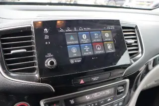 Honda Pilot 2020 AWD Touring 4dr SUV w/Rear Captain's Chairs