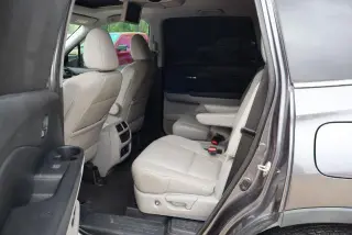 Honda Pilot 2020 AWD Touring 4dr SUV w/Rear Captain's Chairs