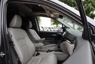 Honda Pilot 2020 AWD Touring 4dr SUV w/Rear Captain's Chairs