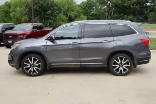 Honda Pilot 2020 AWD Touring 4dr SUV w/Rear Captain's Chairs