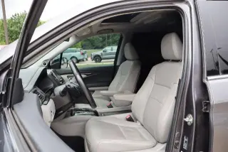 Honda Pilot 2020 AWD Touring 4dr SUV w/Rear Captain's Chairs