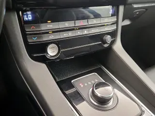 Jaguar F-PACE 2019 AWD 25t Premium 4dr SUV