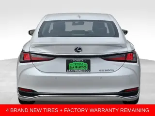 2022 Lexus ES 300h