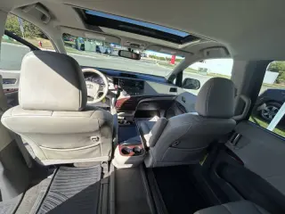 2014 Toyota Sienna XLE 7-Passenger