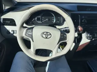 2014 Toyota Sienna XLE 7-Passenger