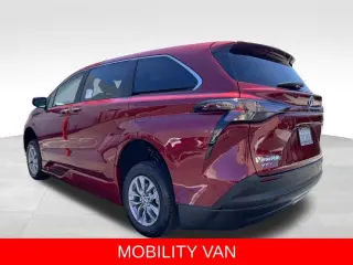 2025 Toyota Sienna XLE 8 Passenger