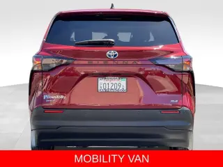 2025 Toyota Sienna XLE 8 Passenger