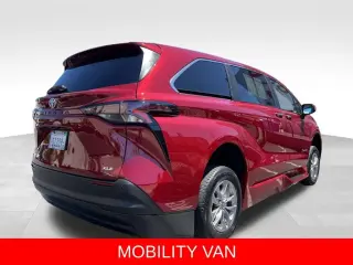 2025 Toyota Sienna XLE 8 Passenger