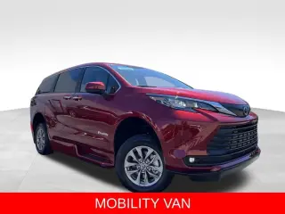 2025 Toyota Sienna XLE 8 Passenger