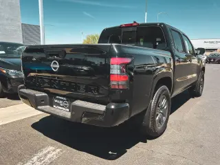 Nissan Frontier 2025 4x2 SV 4dr Crew Cab 5 ft. SB
