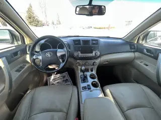 2012 Toyota Highlander SE