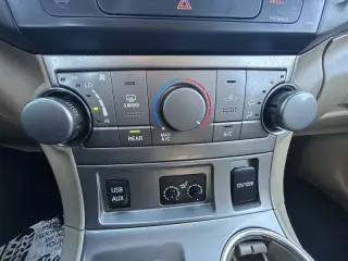 2012 Toyota Highlander SE