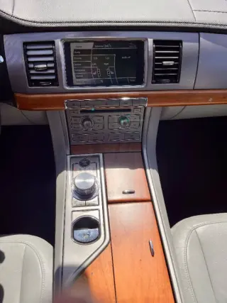 2010 Jaguar XF