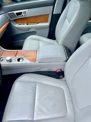 2010 Jaguar XF