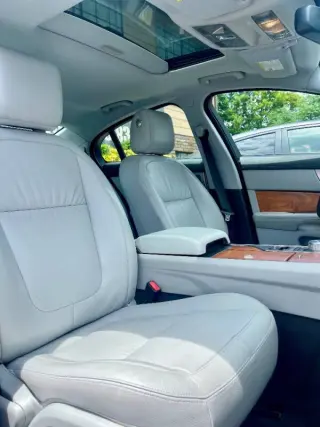 2010 Jaguar XF