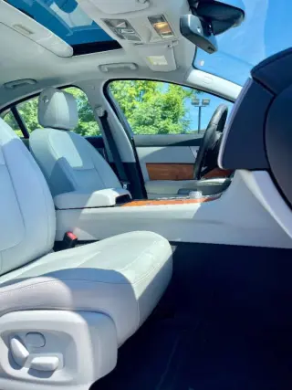 2010 Jaguar XF