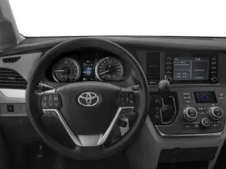 2018 Toyota Sienna SE 8 Passenger