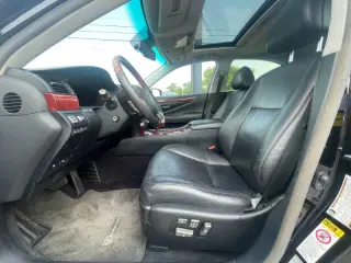2010 Lexus LS 460