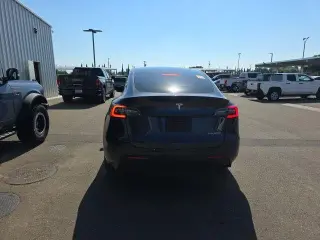 Tesla Model Y 2024 AWD Long Range 4dr Crossover