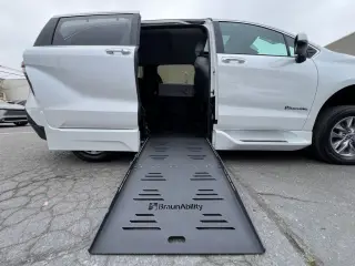 2025 Toyota Sienna XLE 8 Passenger