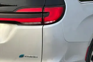 Chrysler Pacifica Plug-In Hybrid 2024 Select 4dr Mini-Van