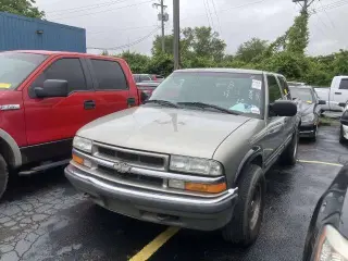 2002 Chevrolet S-10 LS