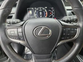 Lexus UX 200 2019 4dr Crossover