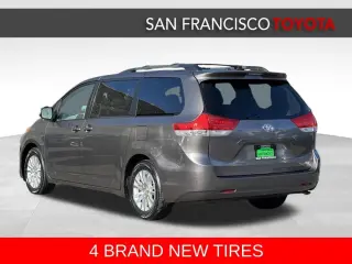 2013 Toyota Sienna XLE 8 Passenger
