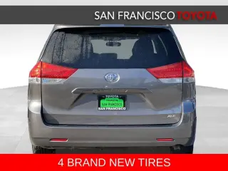 2013 Toyota Sienna XLE 8 Passenger