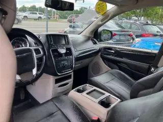 2014 Chrysler Town and Country Touring-L