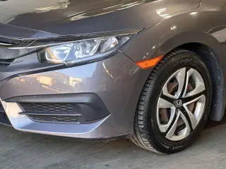 Honda Civic 2018 LX 4dr Sedan CVT