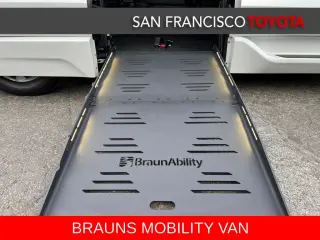 2025 Toyota Sienna XLE 8 Passenger