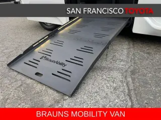 2025 Toyota Sienna XLE 8 Passenger