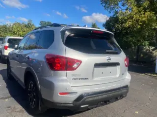2019 Nissan Pathfinder SL