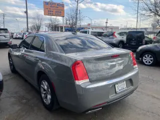 2018 Chrysler 300 Touring