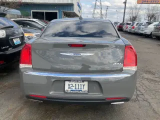 2018 Chrysler 300 Touring