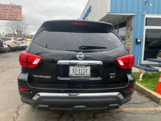 2018 Nissan Pathfinder SV