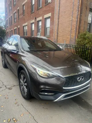 2017 Infiniti QX30 Premium